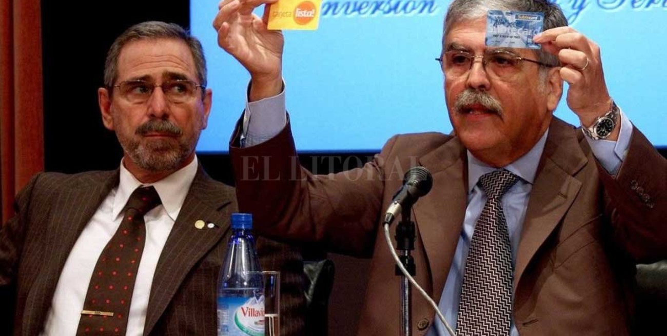 De Vido a juicio por la compra de trenes "chatarra"