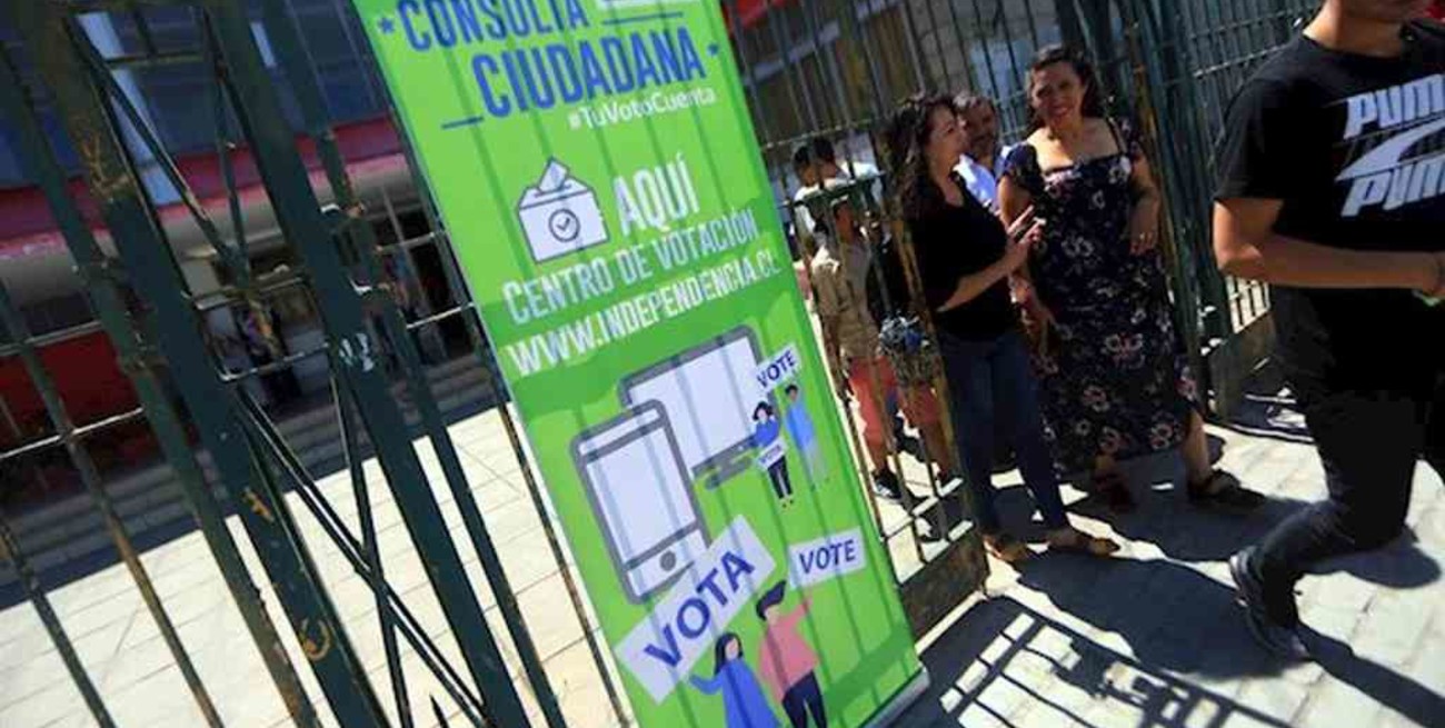 Más de 2,1 millones de personas participaron de una consulta ciudadana para reformar la Constitución de Chile