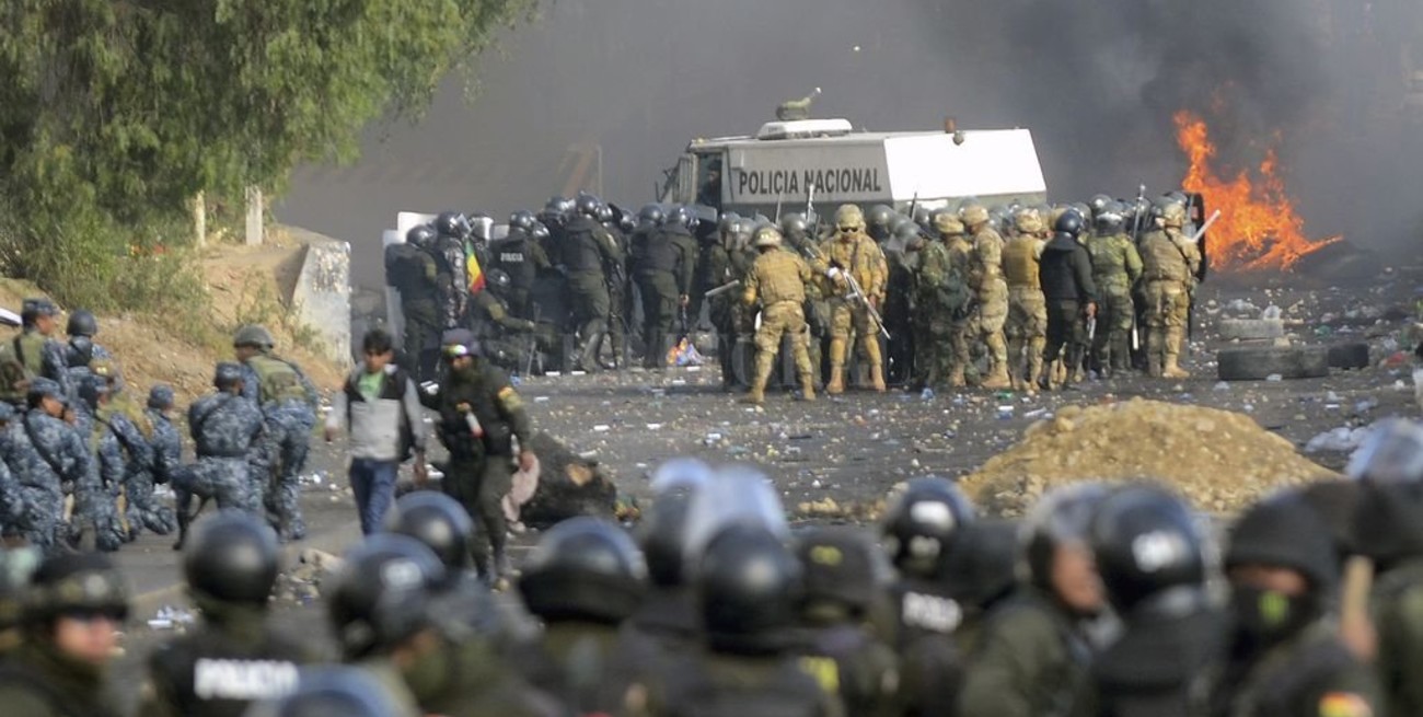 Cinco muertos por la represión policial de una protesta masiva en Cochabamba