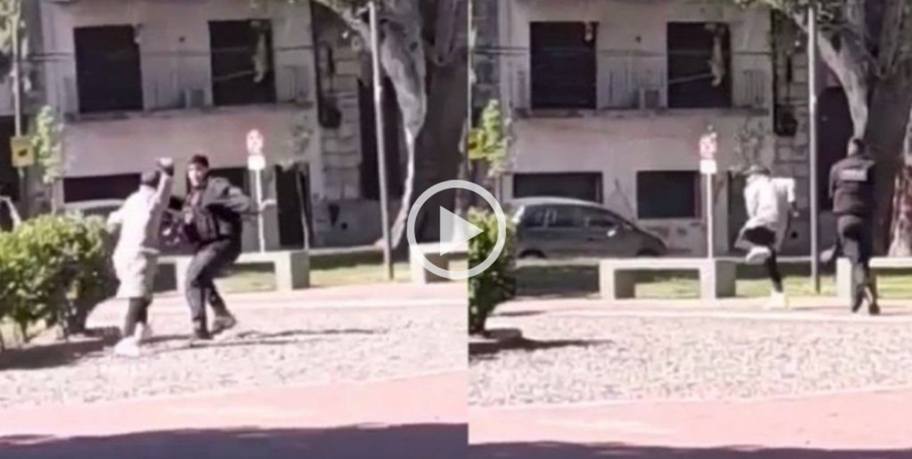Video: policías redujeron con disparos a un hombre que los atacó con un cuchillo en CABA