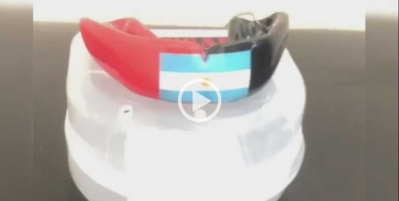 El nuevo protector bucal Sabalero del "Chino" Maidana