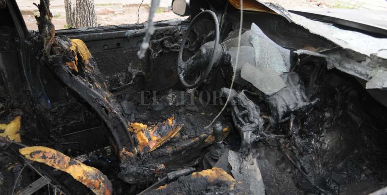 Incendiaron un auto abandonado en el norte de la ciudad