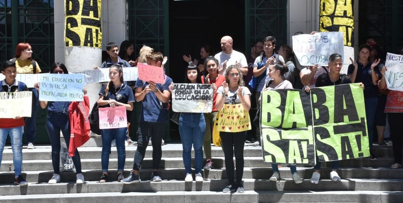 Aulas en disputa en el ex Colegio Nacional 