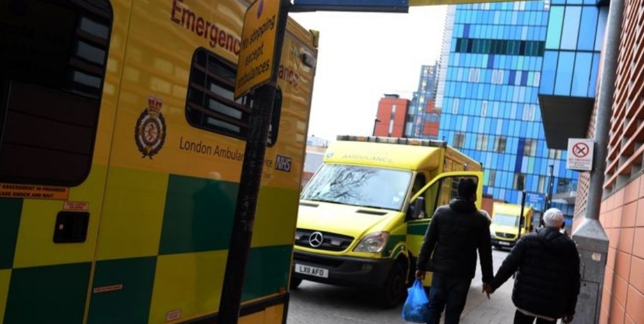 Inglaterra eliminará el aislamiento para los casos positivos de covid 