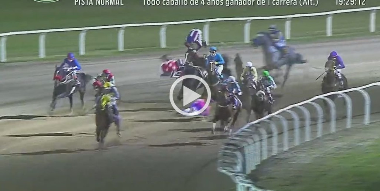 Video: Cuatro jinetes heridos tras una rodada en San Isidro