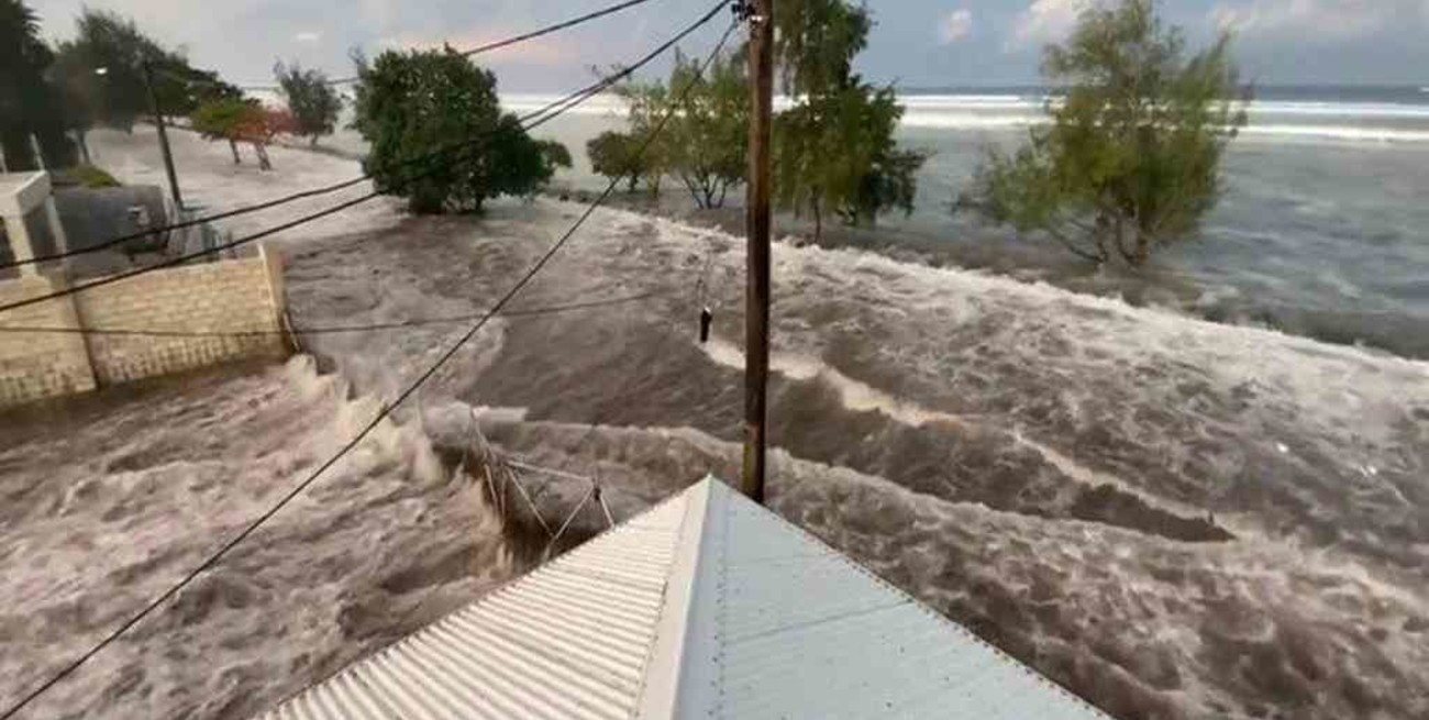 Tras la erupción volcánica y tsunami, Tonga permanecerá incomunicada al menos por cuatro semanas