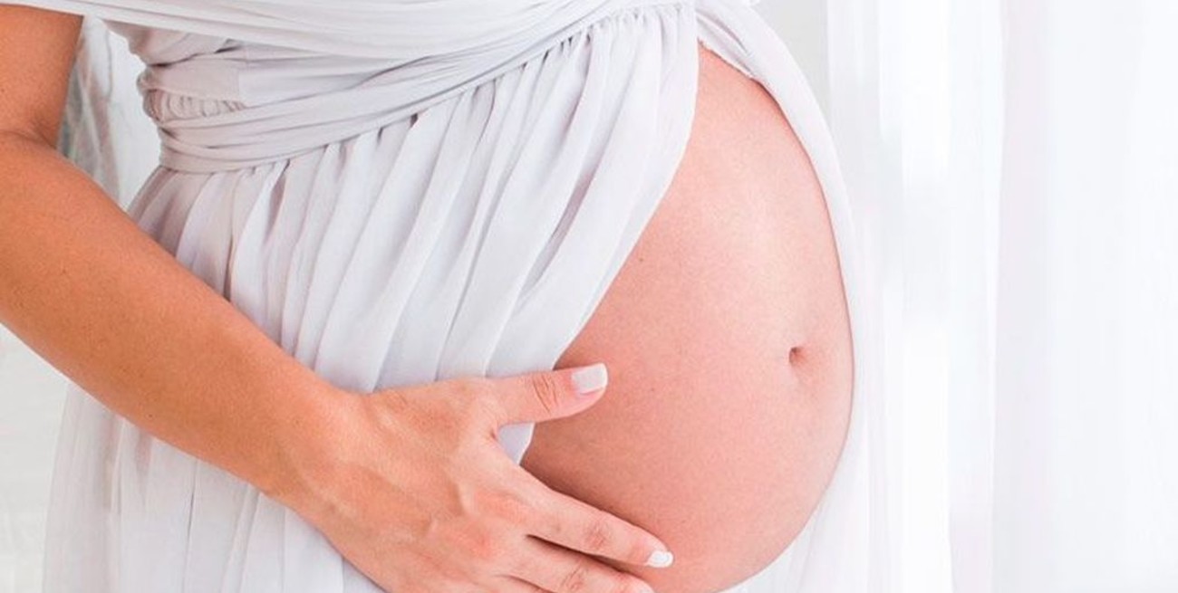 India: ayudó a su esposa a dar a luz siguiendo un tutorial de YouTube, pero el bebé murió y él terminó detenido