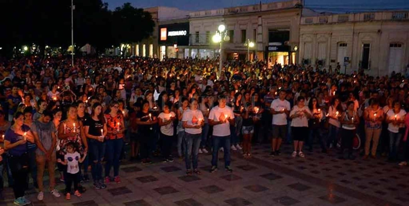 En silencio, Esperanza volvió a marchar por Agustina