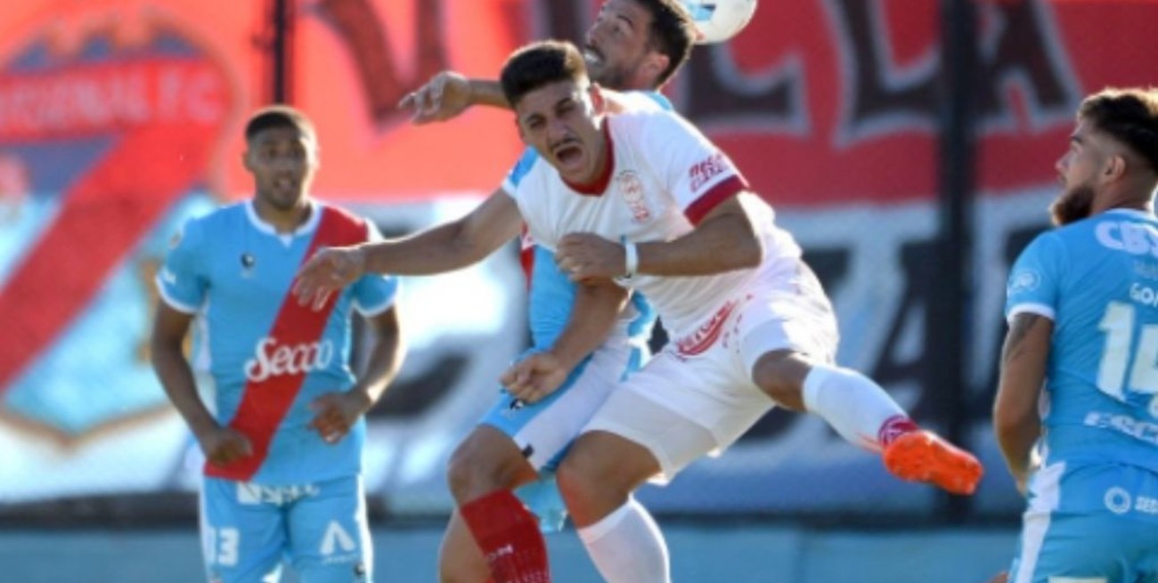 Arsenal le ganó a Huracán por 2 a 1 y festejó su primer triunfo