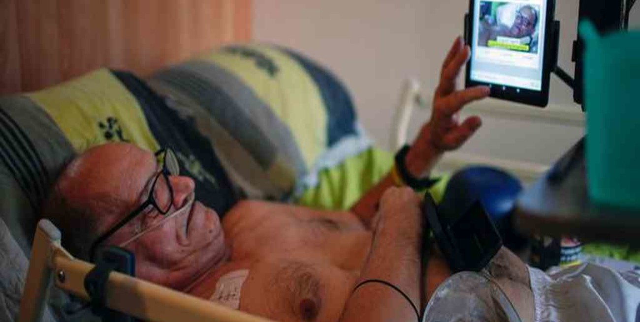 Facebook bloqueó el video de un francés con una enfermedad incurable que transmite en directo su muerte