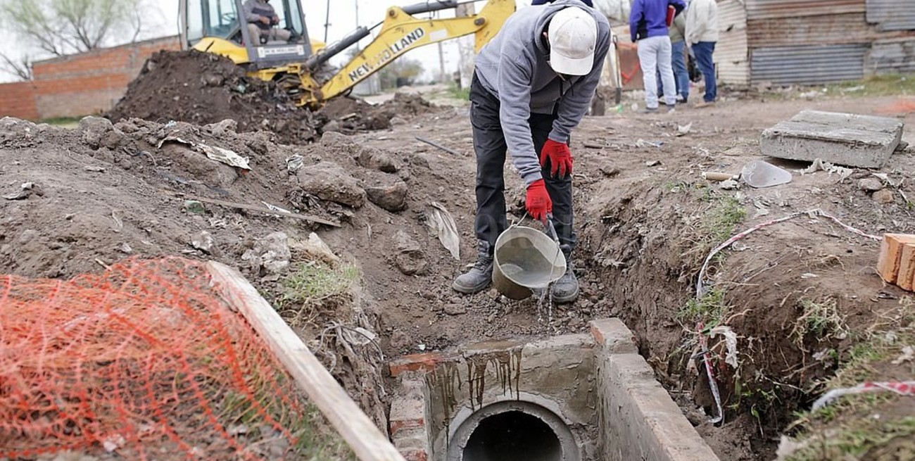 Cuatro manzanas de San Pantaleón celebran una nueva obra de entubado