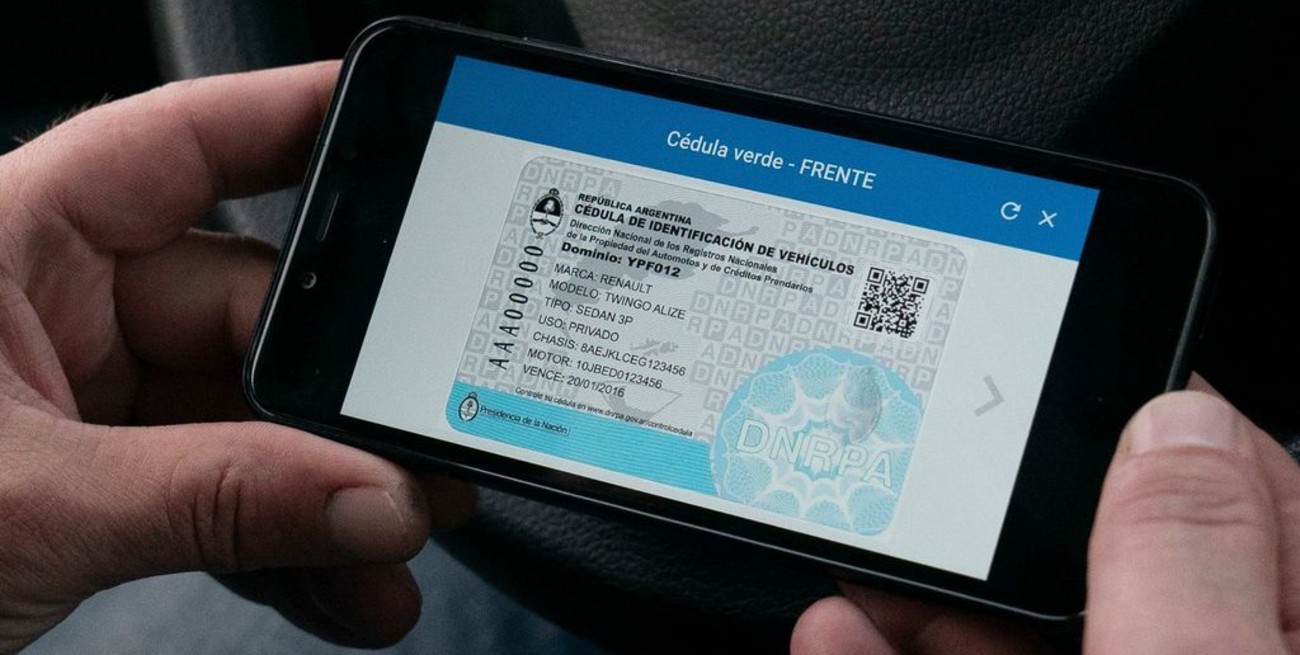 Ya se puede circular en auto con las cédulas verde y azul en formato digital