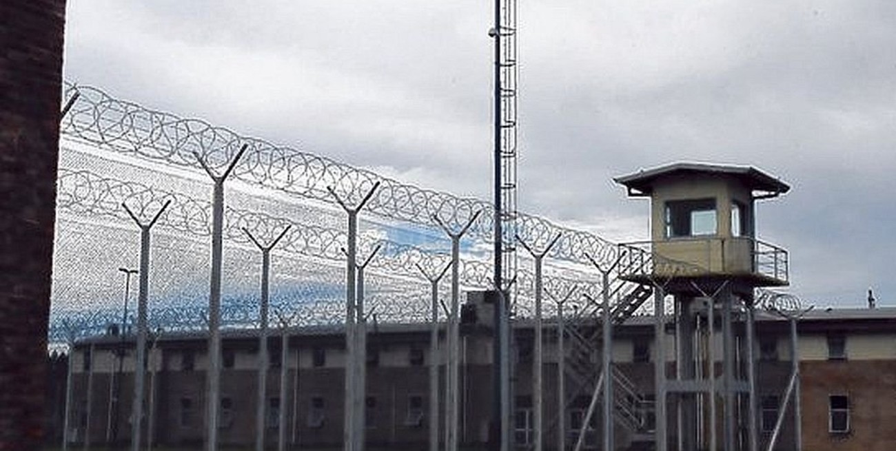 Mujer con prisión domiciliaria podrá ir en patrullero a Piñero para tener relaciones con un preso