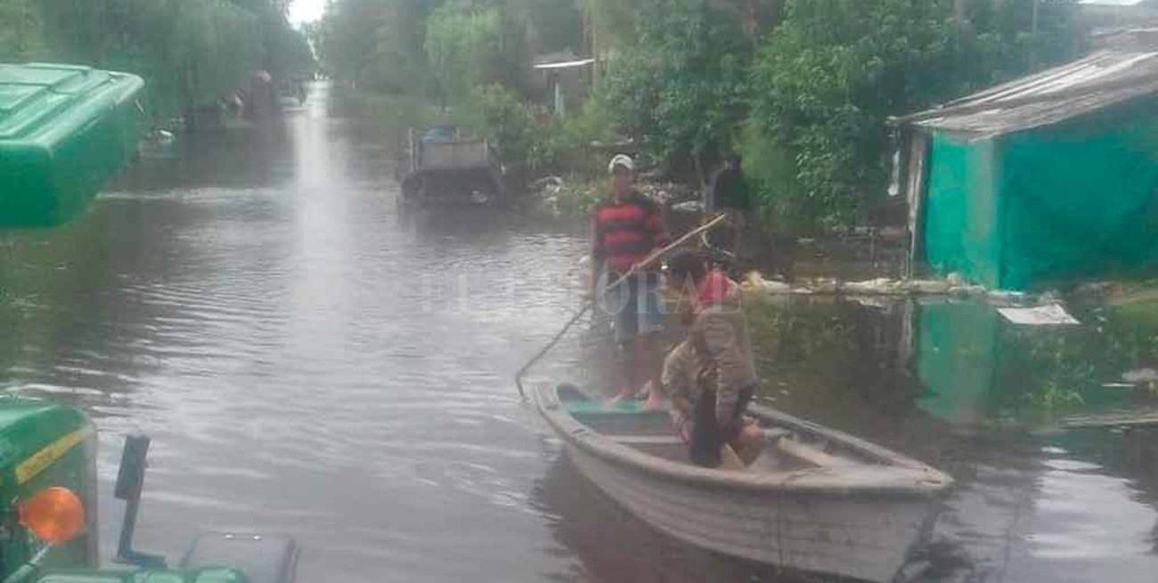 El Rey no para de crecer y hay  más de un centenar de evacuados 