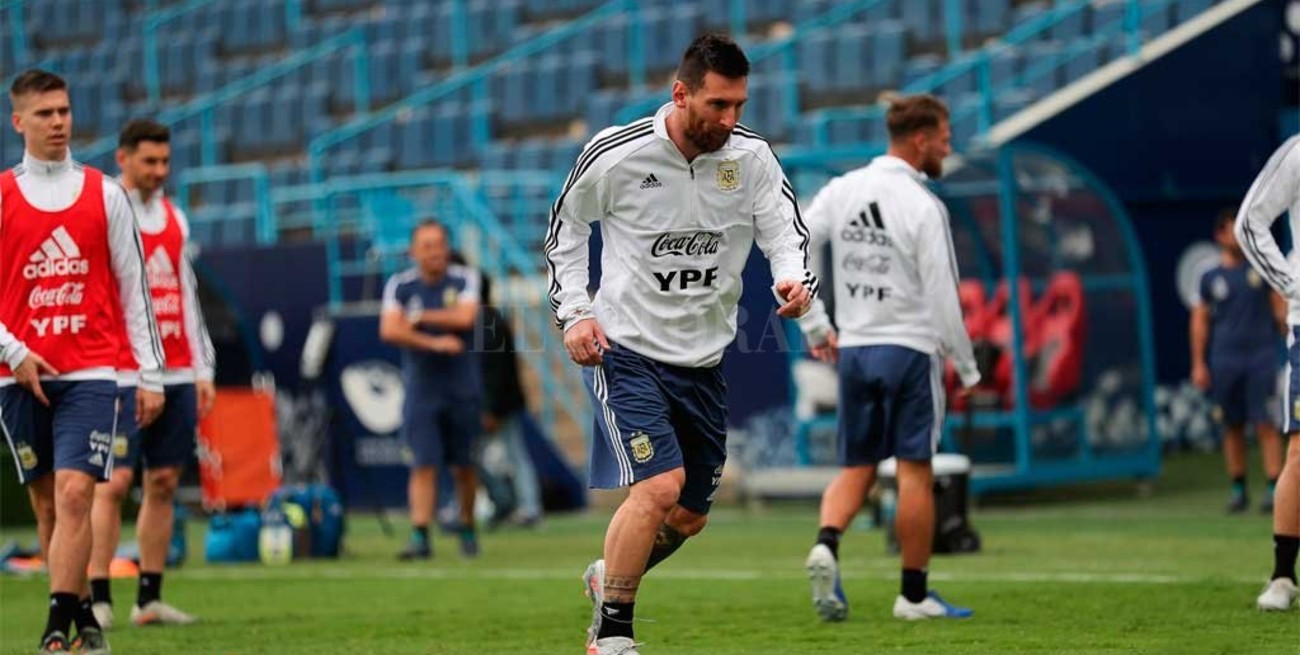 Argentina se enfrenta a Uruguay en su último partido del año