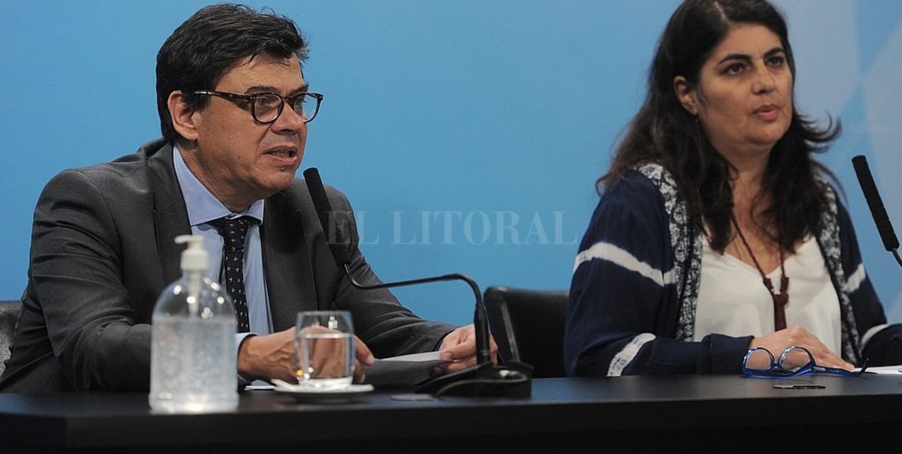 El Gobierno anunció licencias laborales y pidió a privados que faciliten el trabajo a domicilio