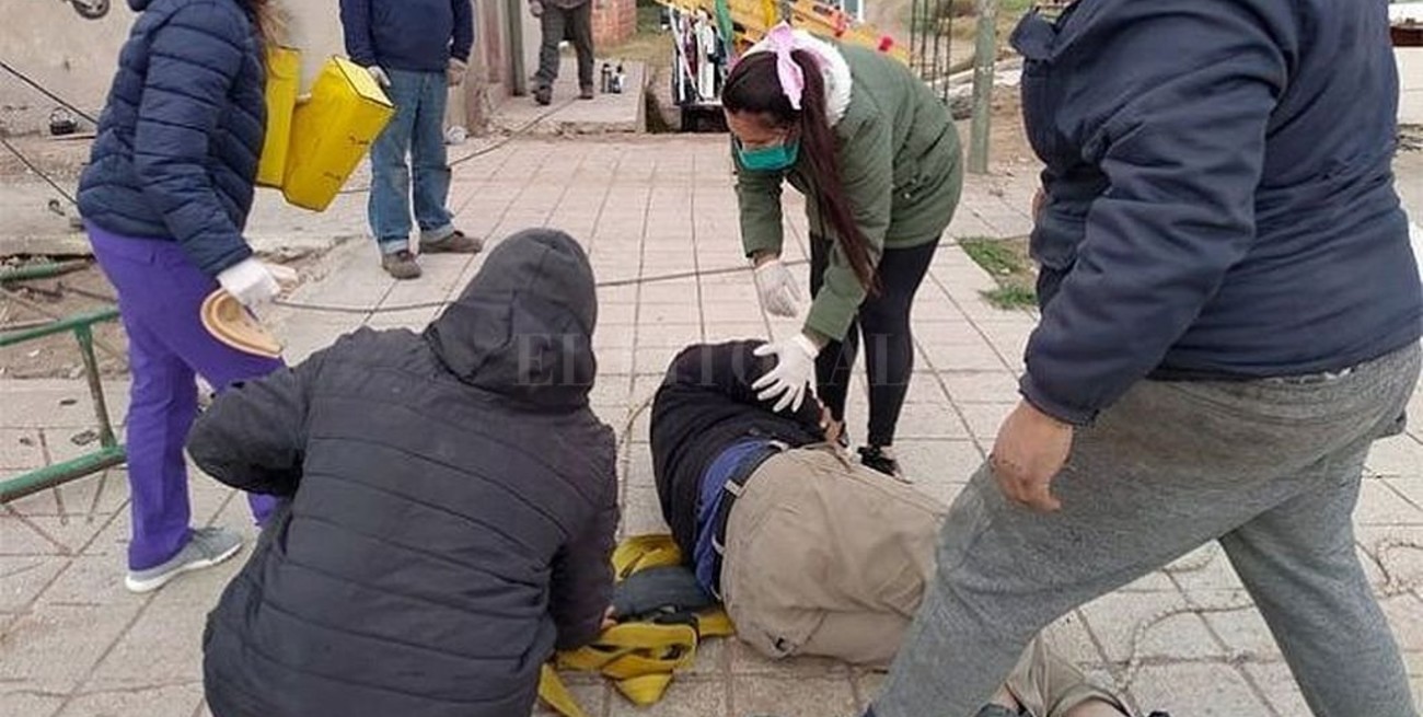 Grave acciedente laboral: trabajaba en altura y cayó seis metros sin protección