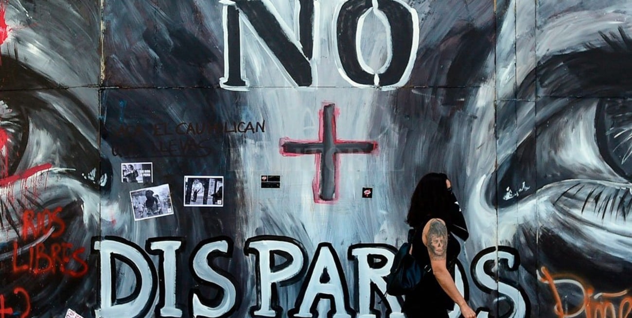 La policía de Chile suspende el uso de balines de goma