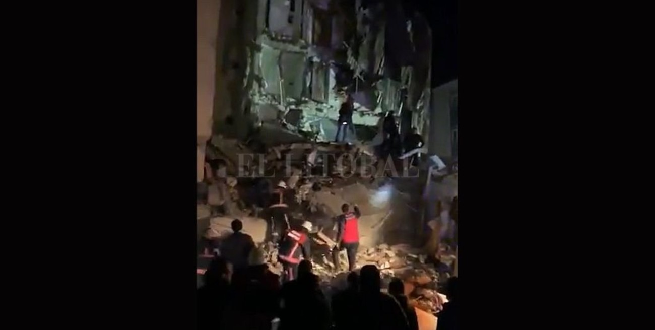 Turquía: 18 muertos tras terremoto de magnitud 6,7 