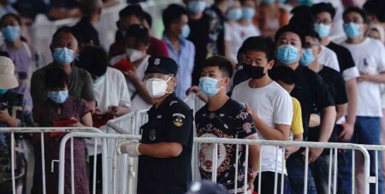 Siguen a la baja los casos de coronavirus en China tras rebrote en Beijing