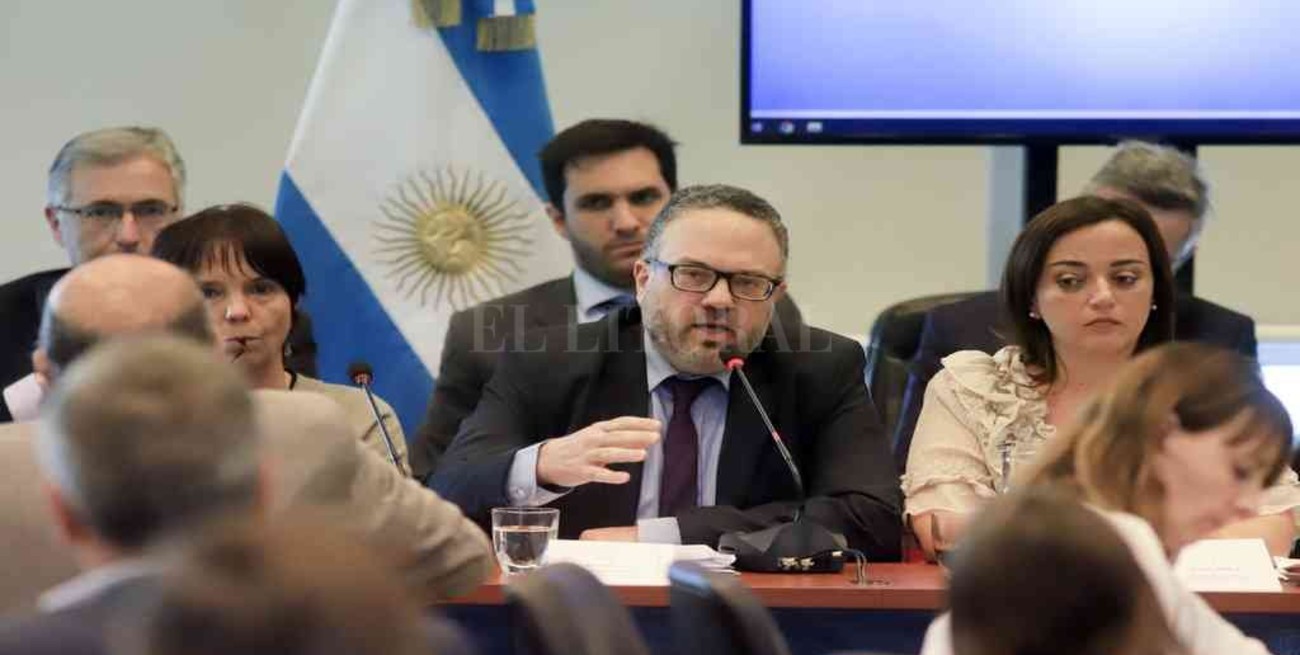 Gobierno evalúa medidas de apoyo para autónomos y monotributistas