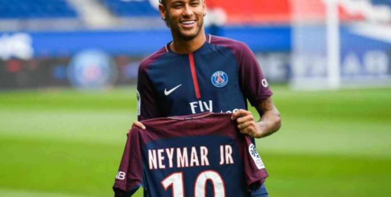 EL PSG vende 1.500 camisetas para ayudar a los profesionales de la salud