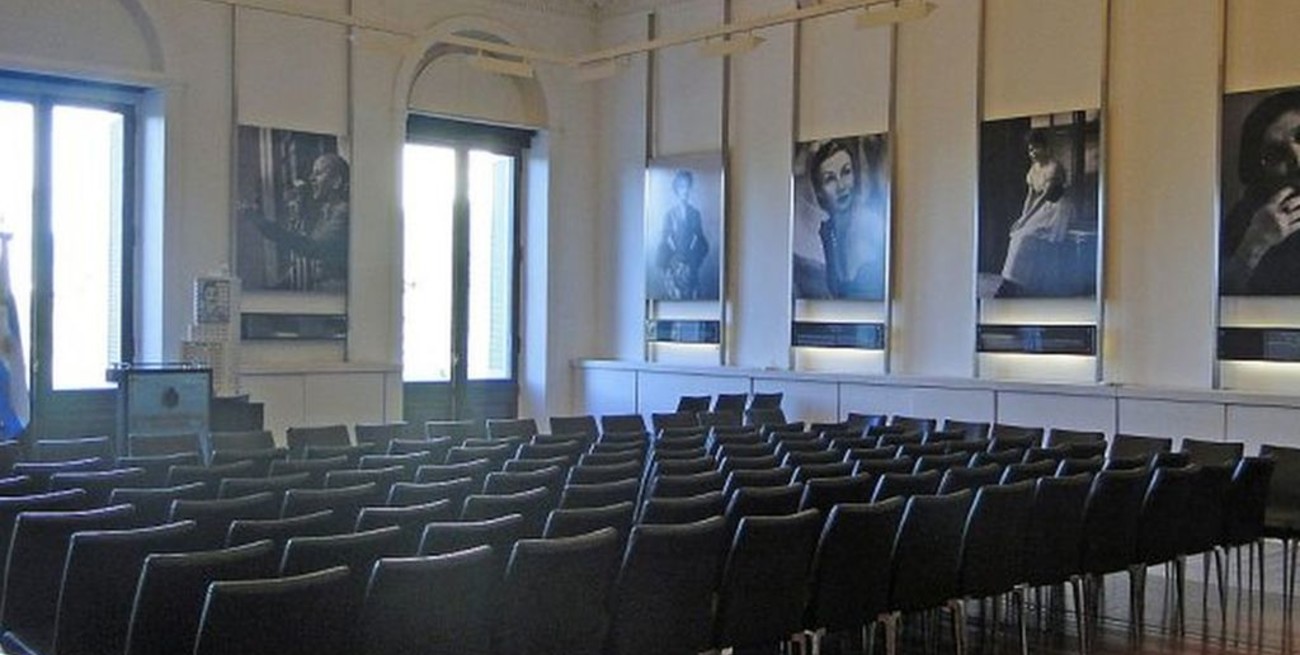 Alberto Fernández reinaugura el Salón Mujeres de la Casa Rosada