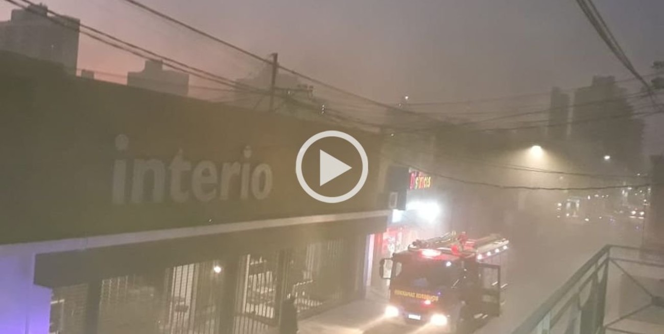 Se incendiaron una clínica y un comercio céntricos