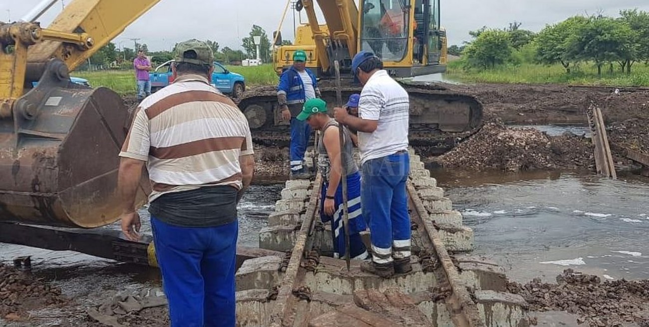 Trenes Argentinos construye alcantarillas para mitigar los anegamientos en el norte provincial
