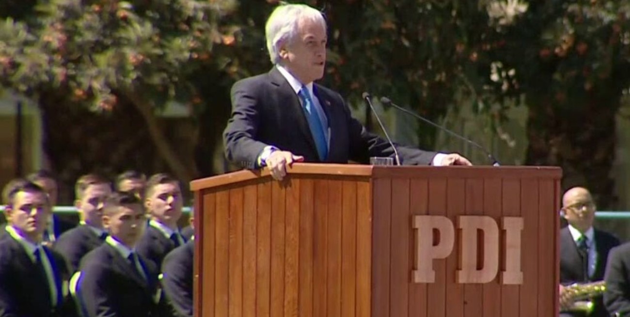 Piñera llamó a policía chilena a enfrentar a un "Enemigo poderoso e implacable" 