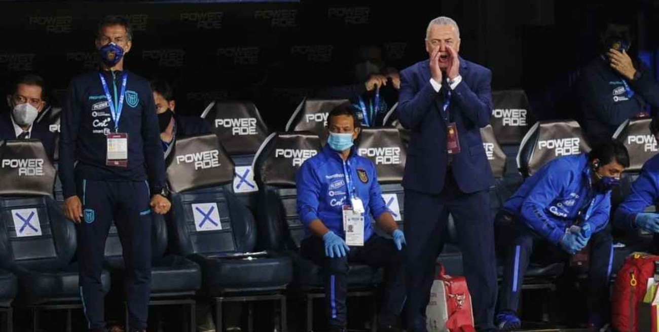 Gustavo Alfaro: "El partido se dispara por una jugada controvertida, para mí no fue penal"  