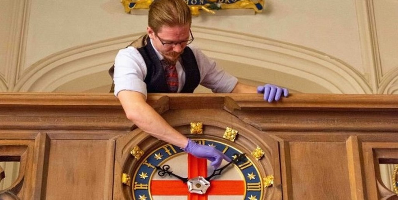 Reino Unido: un experto real cambiará al horario de invierno 400 relojes antiguos en Windsor y Buckingham