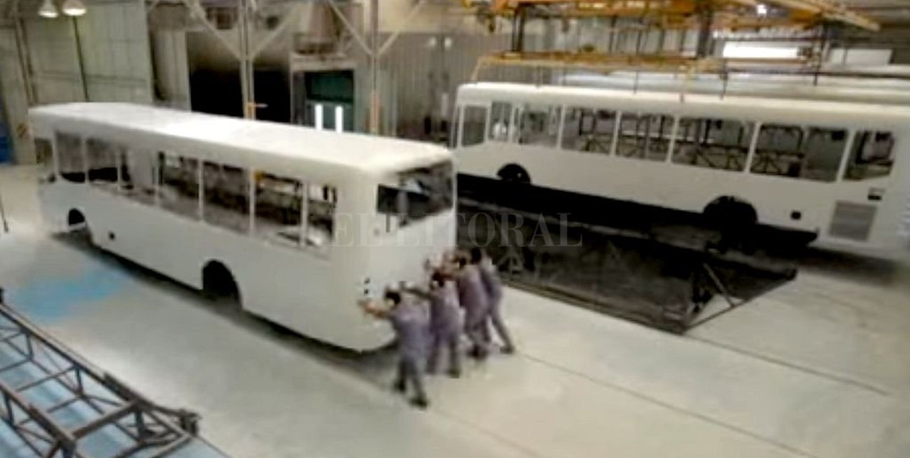 Cerró la fábrica de carrocerías y colectivos más importante del país y hay 600 despidos