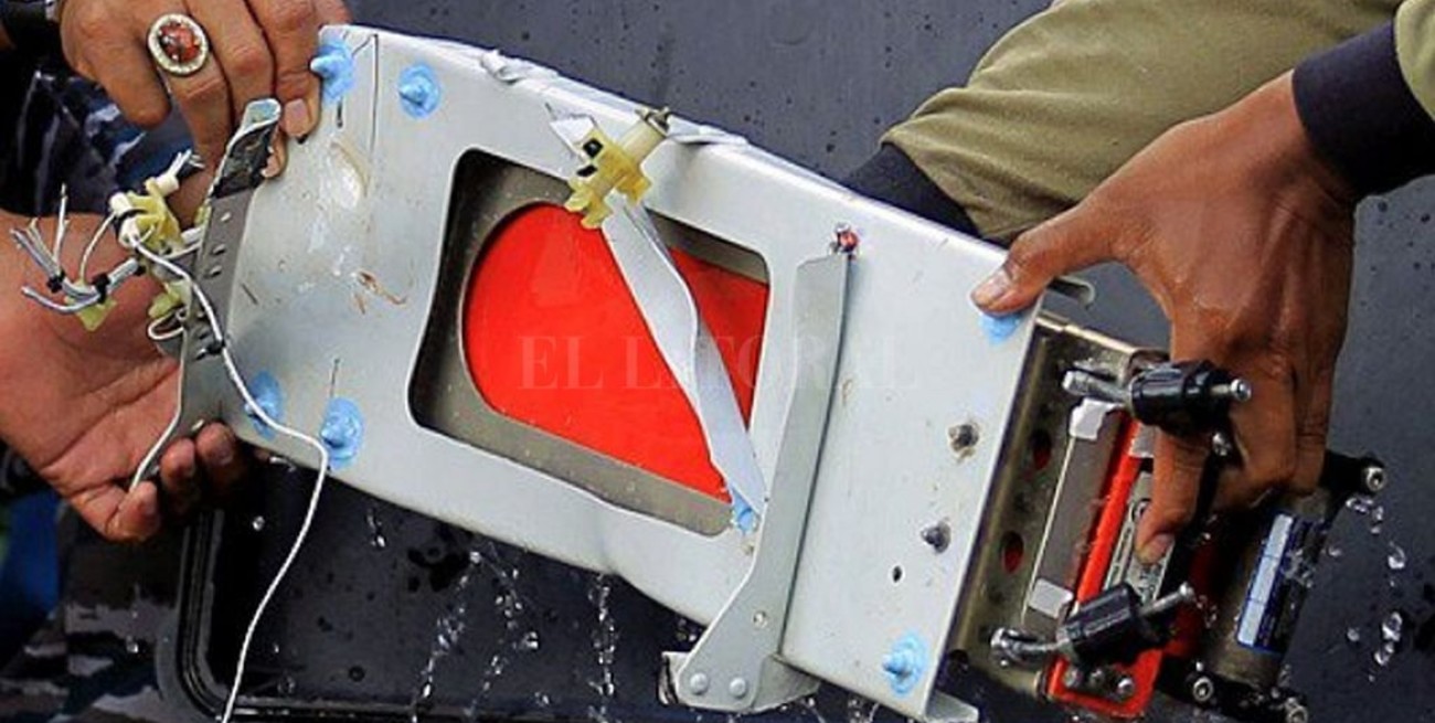 Hallan la caja negra del avión de Lion Air que se estrelló en Indonesia