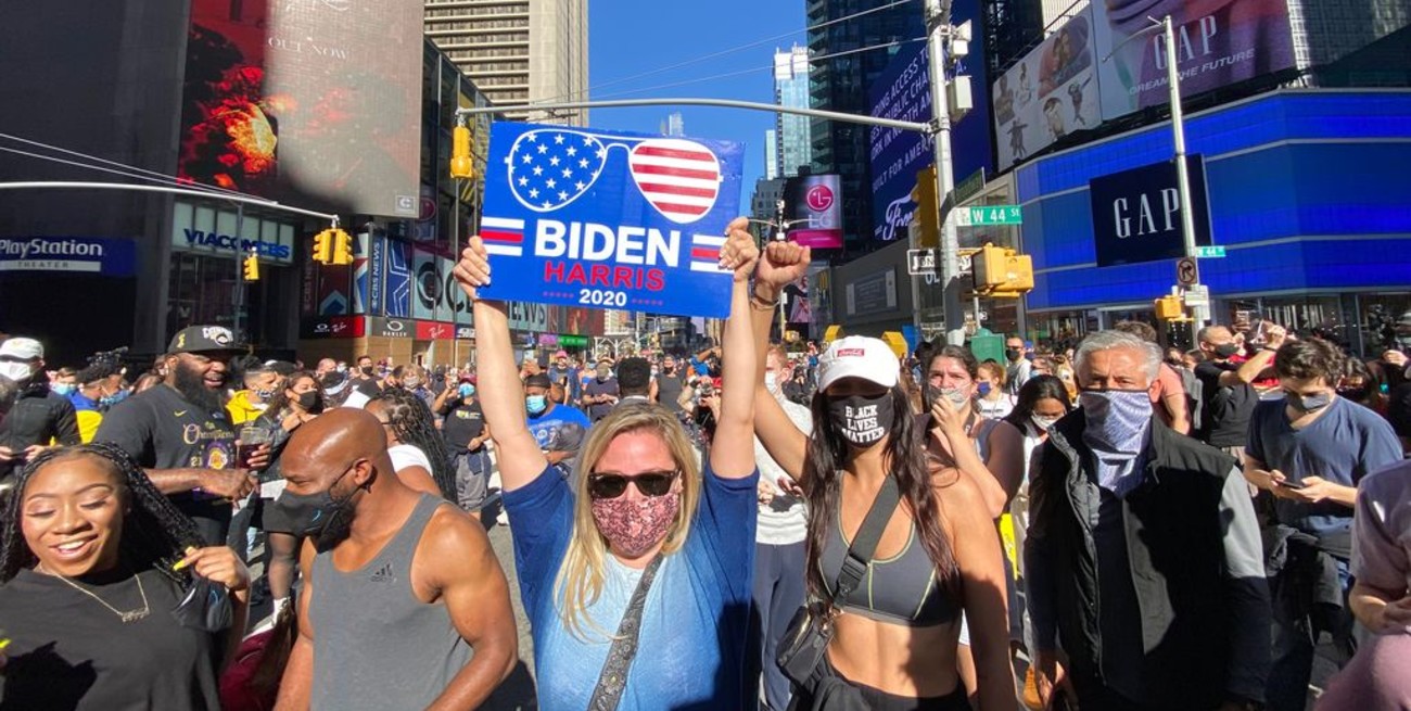 EEUU: demócratas celebran la victoria de Biden mientras Trump juega al golf