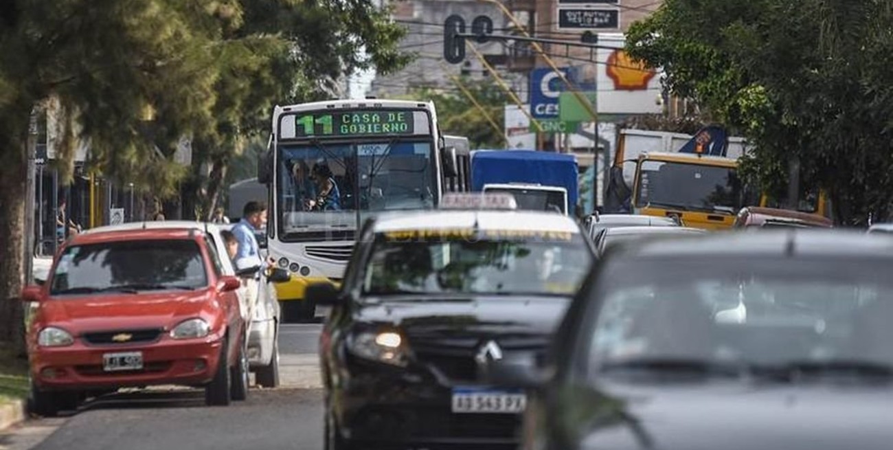 Taxis, remises y transportes escolares ya pueden prestar el servicio 