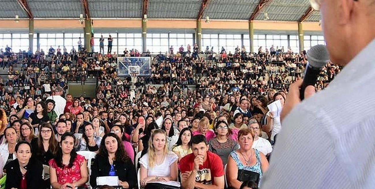 Más de 1100 docentes titularizaron sus cargos