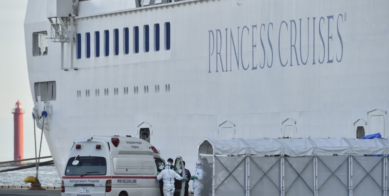 El argentino afectado por coronavirus en el crucero "esta siendo bien tratado", aseguró González García