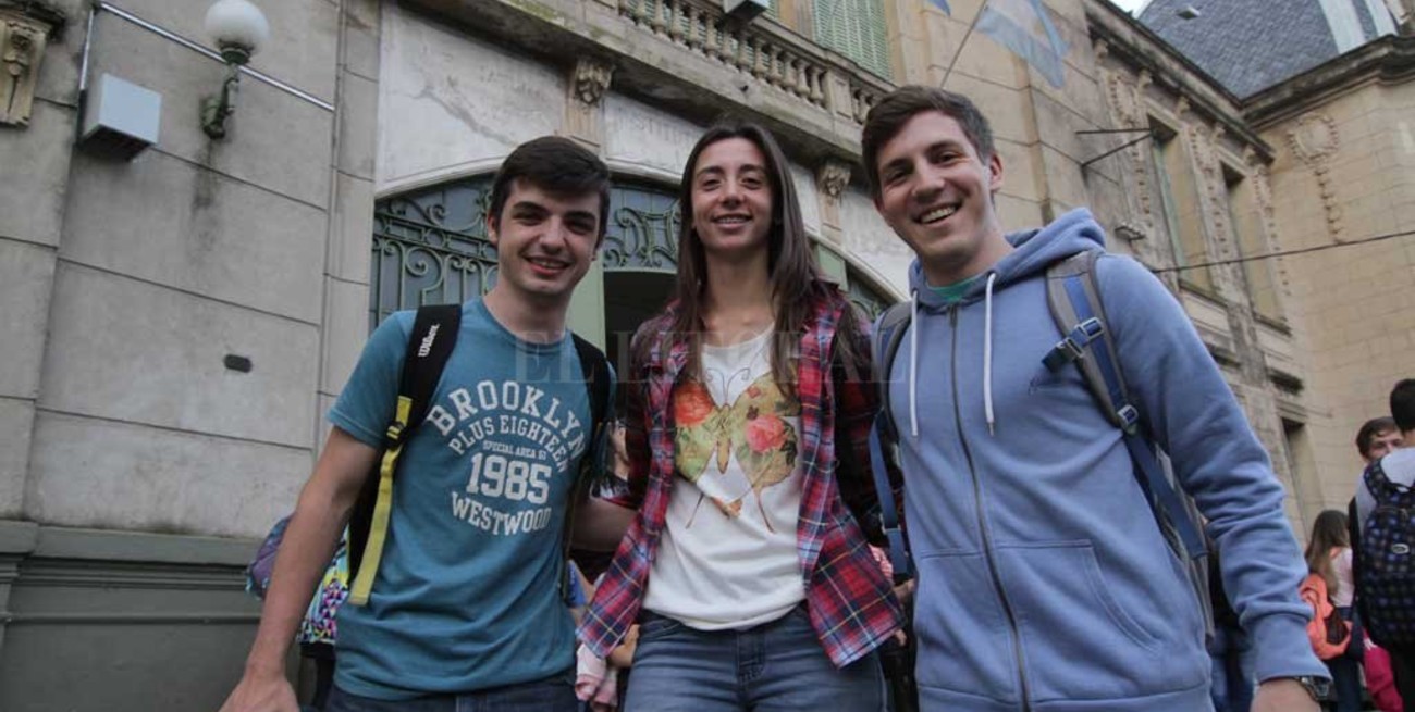 Tres jóvenes idearon "atrapar al sol" y dar luz a interiores: fueron premiados 