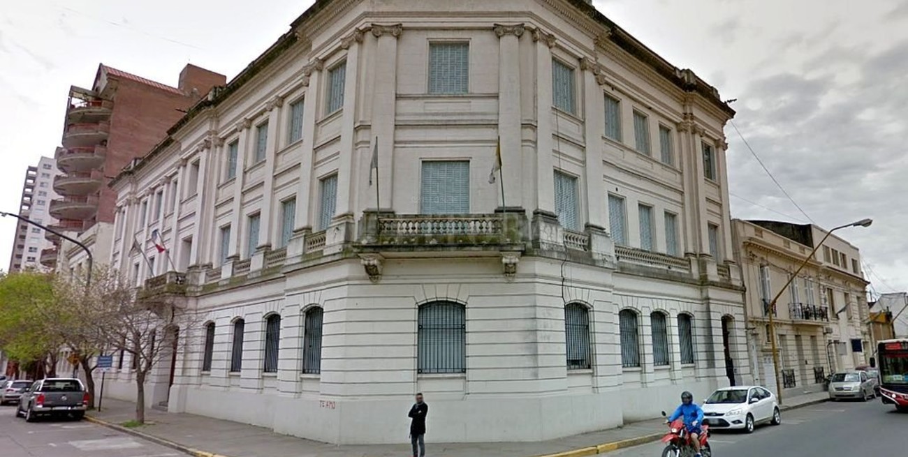 Denunciaron a los Arzobispos de Santa Fe y Rosario por "usurpar funciones del Estado"