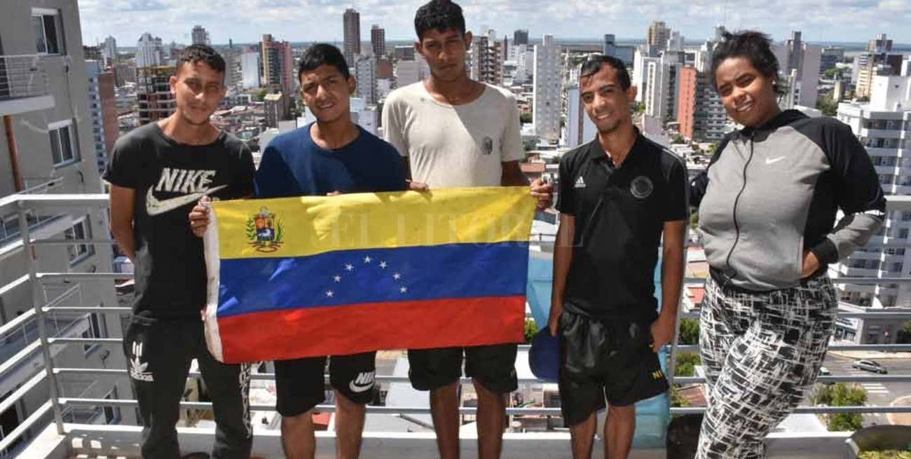 Cinco jóvenes venezolanos llegaron a la ciudad en busca de un porvenir