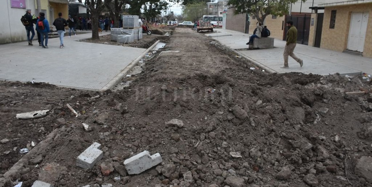 Por una obra inconclusa, la ambulancia no puede llegar hasta un centro de salud