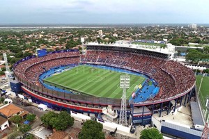 Fernando Nicola (Drone) La  fotaza  del año . La imagen exclusiva, testigo del gran despliegue del multimedios El Litoral para la Final Única, de la increíble capacidad de convocatoria y movilización del pueblo sabalero en Asunción del Paraguay. Hace algunos horas, la misma Conmebol volvió a rendirle homenaje a los hinchas sabaleros con un emotivo video recordando a esas 40.000 almas en La Nueva Olla de Cerro Porteño.