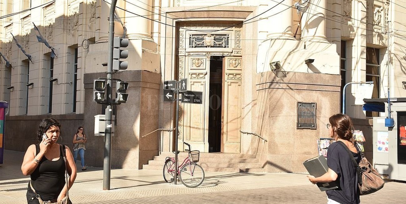 Los bancos abrirán el miércoles para pagar jubilaciones y AUH