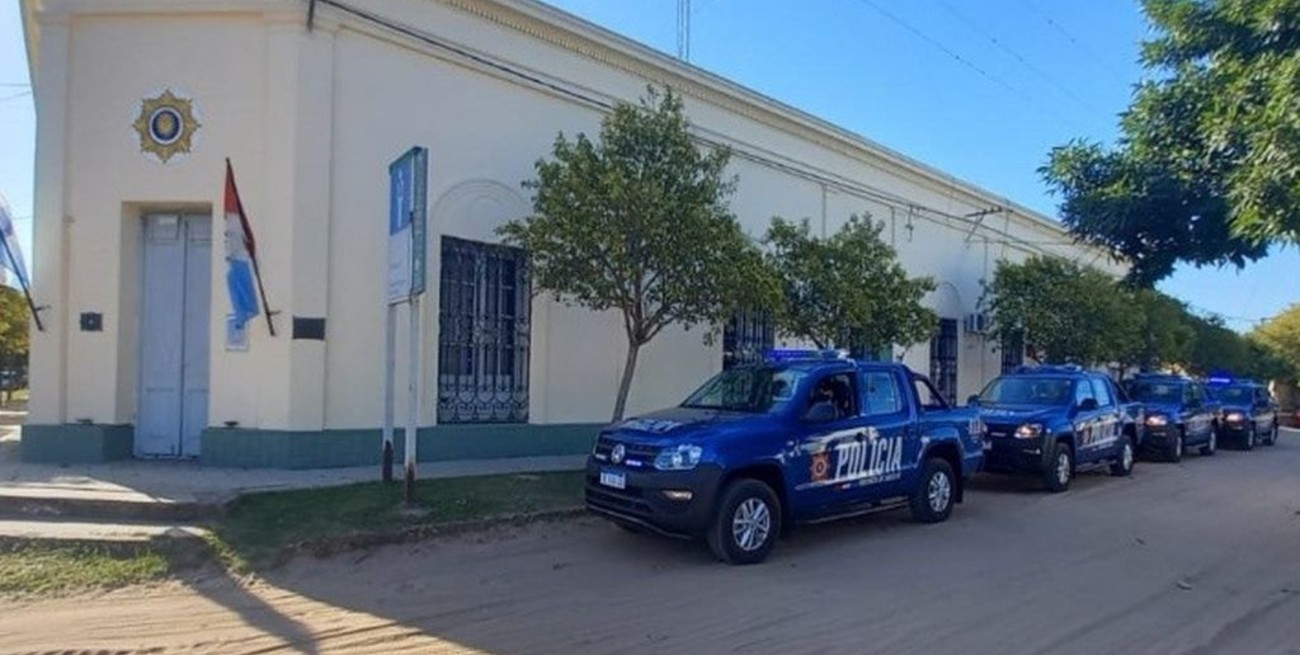 Entregaron patrulleros en Helvecia pero sin invitar "a nadie"