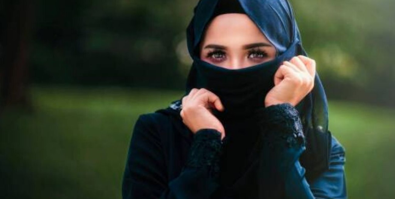 Luchadora iraní contra el velo islámico gana importante premio de derechos humanos