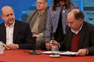 Gentileza Gobierno Nacional Además de Perotti, Costamagna y Cafiero, firmaron el convenio los presidentes de la Asociación Santafesina de Entidades Mutualistas Brigadier General Estanislao López, Narciso Carrizo, y de la Federación de Entidades Mutualistas de la provincia, Marcelo Bloch.