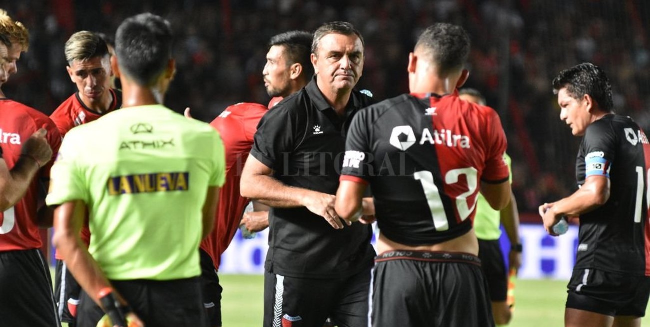 Para jugar con Defensa, Osella piensa en cambios en el medio