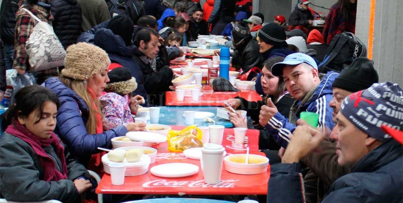 River abrió las puertas del Monumental y brindó cobijo a un centenar de personas 