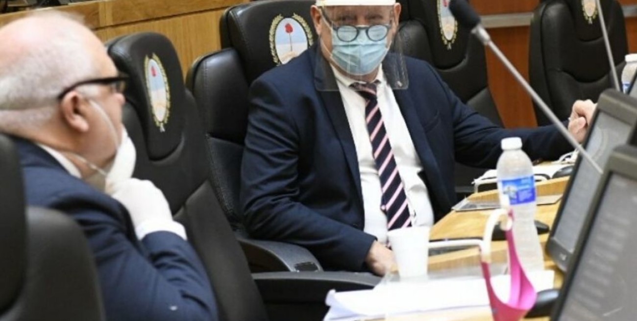 Denuncian que legisladores tucumanos utilizaron barbijos donados para el personal sanitario